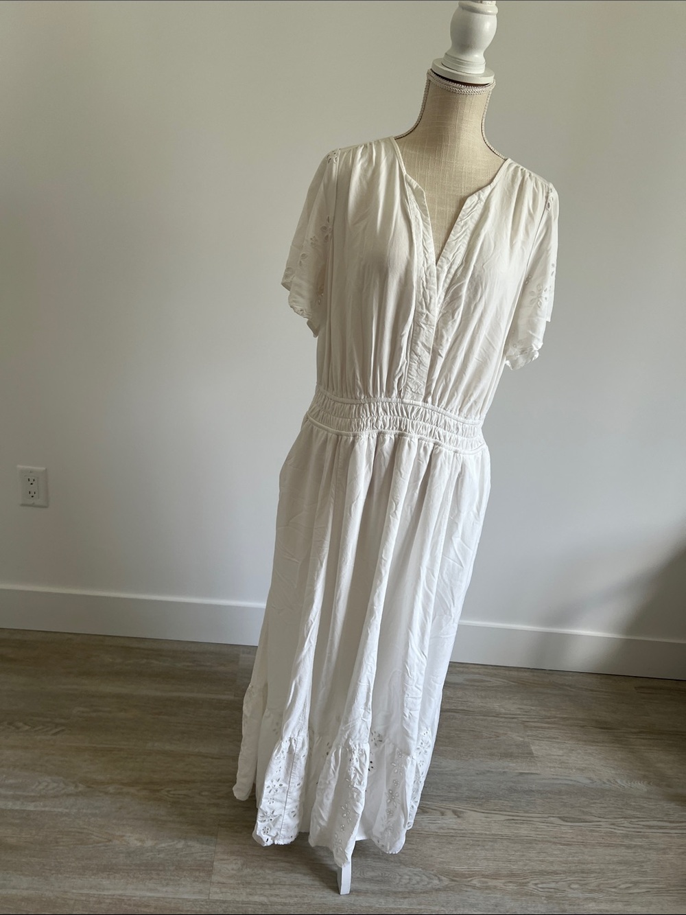 Romantic Torrid Size 1 White Long Dress - Picture 2 of 10